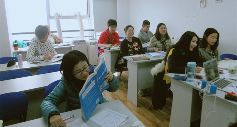 西班牙语初级班——楚楚老师