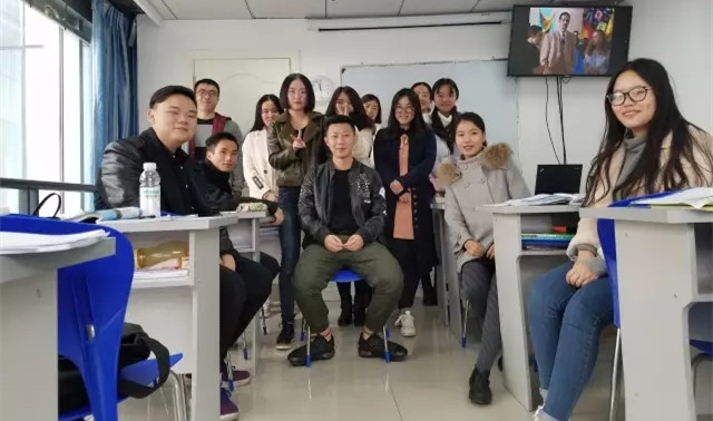 法语初级班——王俊凯老师