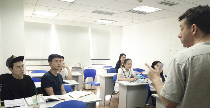 西语外教课授课中